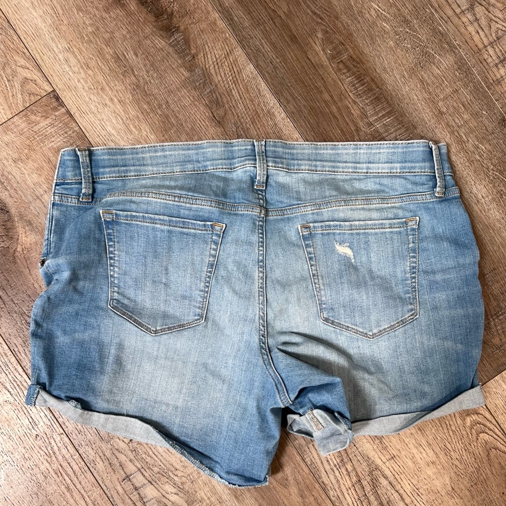 Isabel Maternity Jean Shorts - Picture 3 of 3